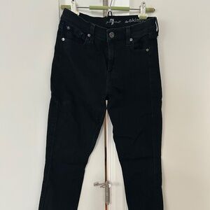 Premium Denim! 7 For All Mankind The Skinny in black - THE black skinny jean!